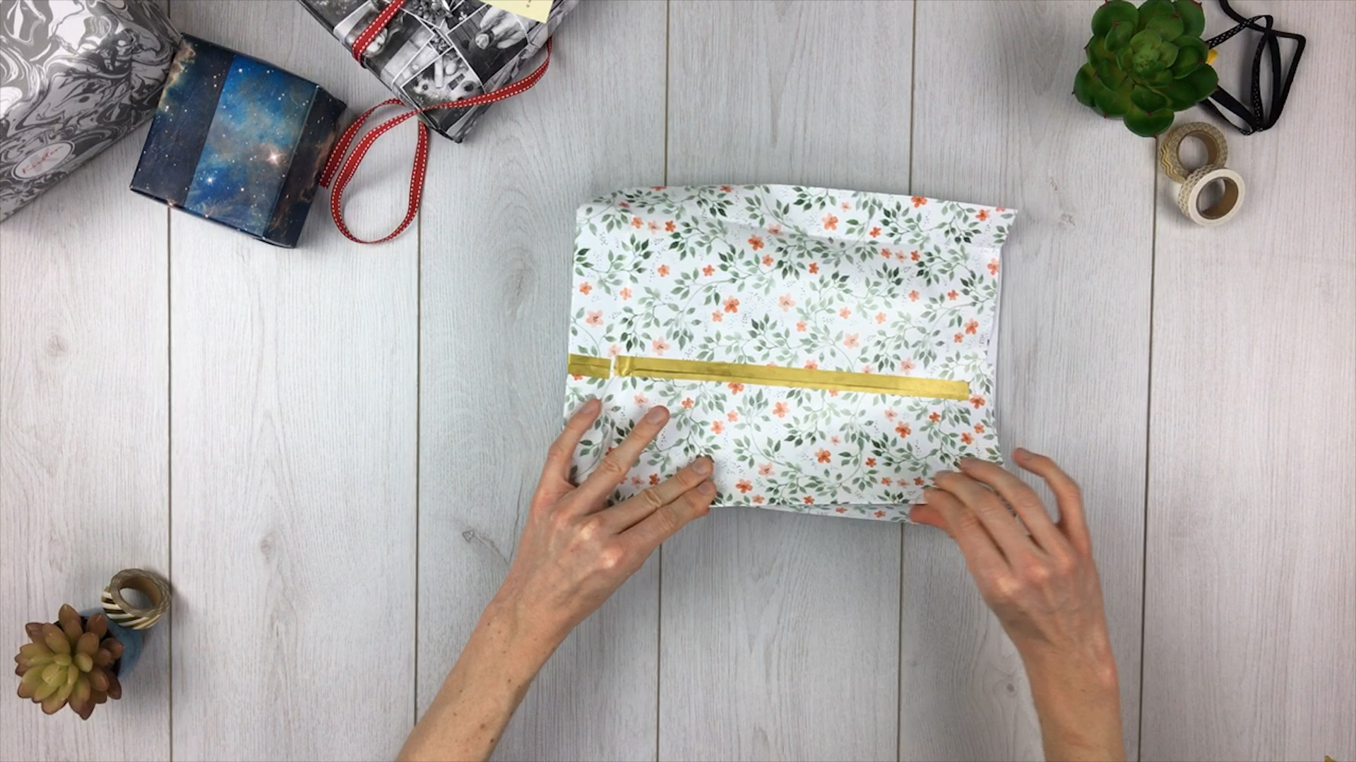 Bolsas hechas con papel de regalo